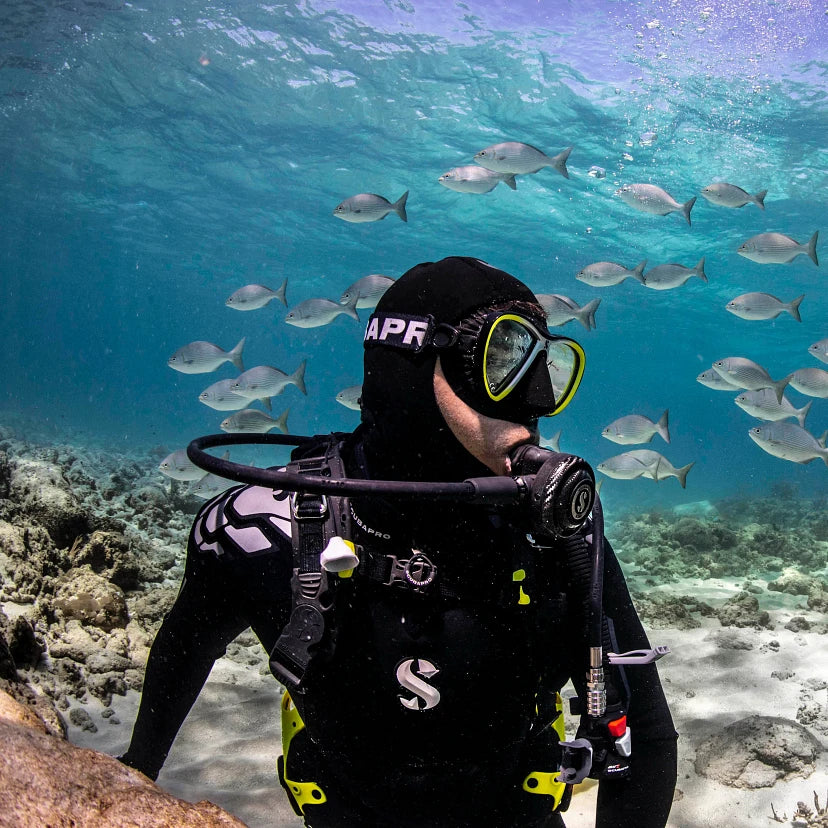 ScubaPro MK19 EVO BT/G260 Carbon BT Dive Regulator System Lifestyle Underwater